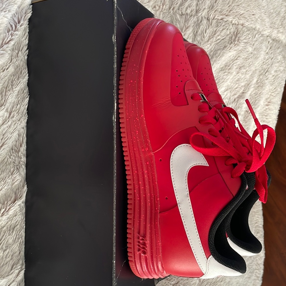 Nike ID mens AF1 size 9. Like new. With box.